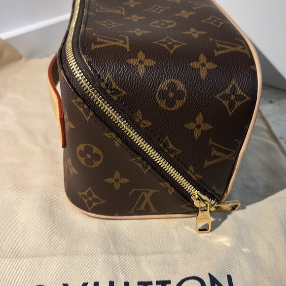 Louis Vuitton Monogram Toiletry Bag M11750 New condition - Picture 8 of 16